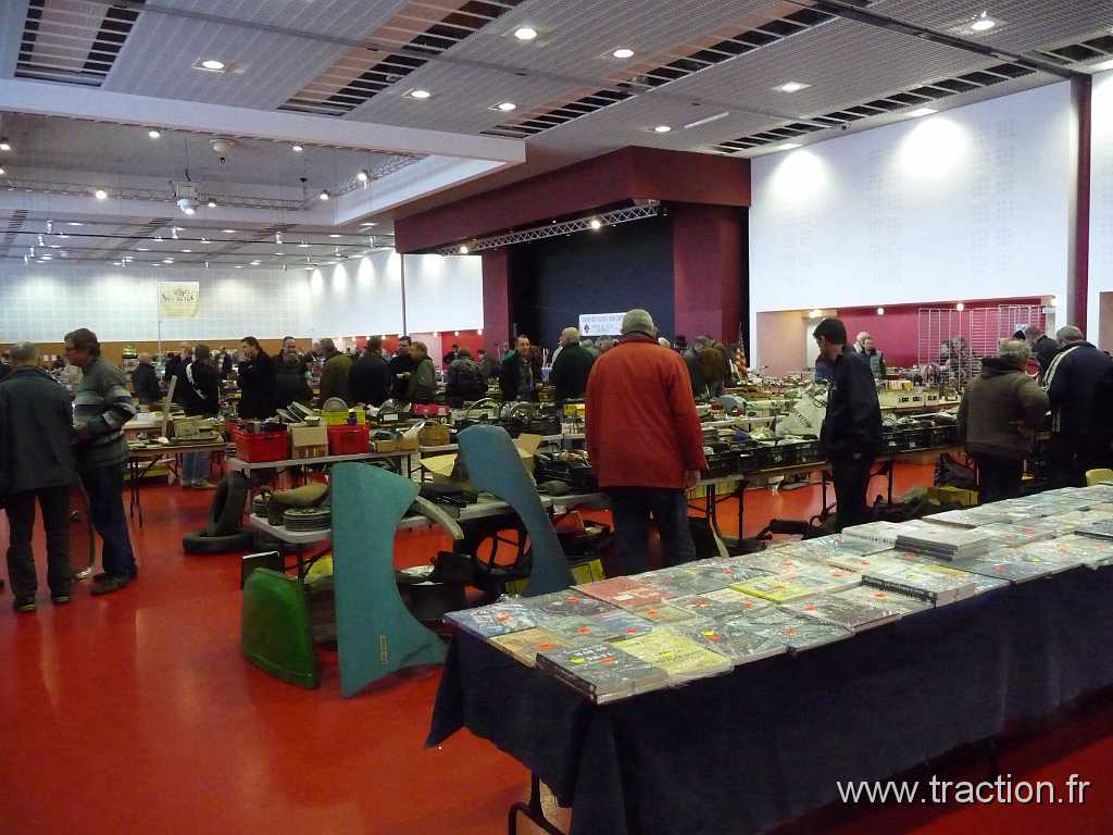 2012_Montbeliard (6).jpg - 03/03/2012 - 25200 MONTBELIARD - VIEUX VOLANTS FRANC-COMTOIS - Bourse d'échange Autos-Motos Anciennes - La Roselière